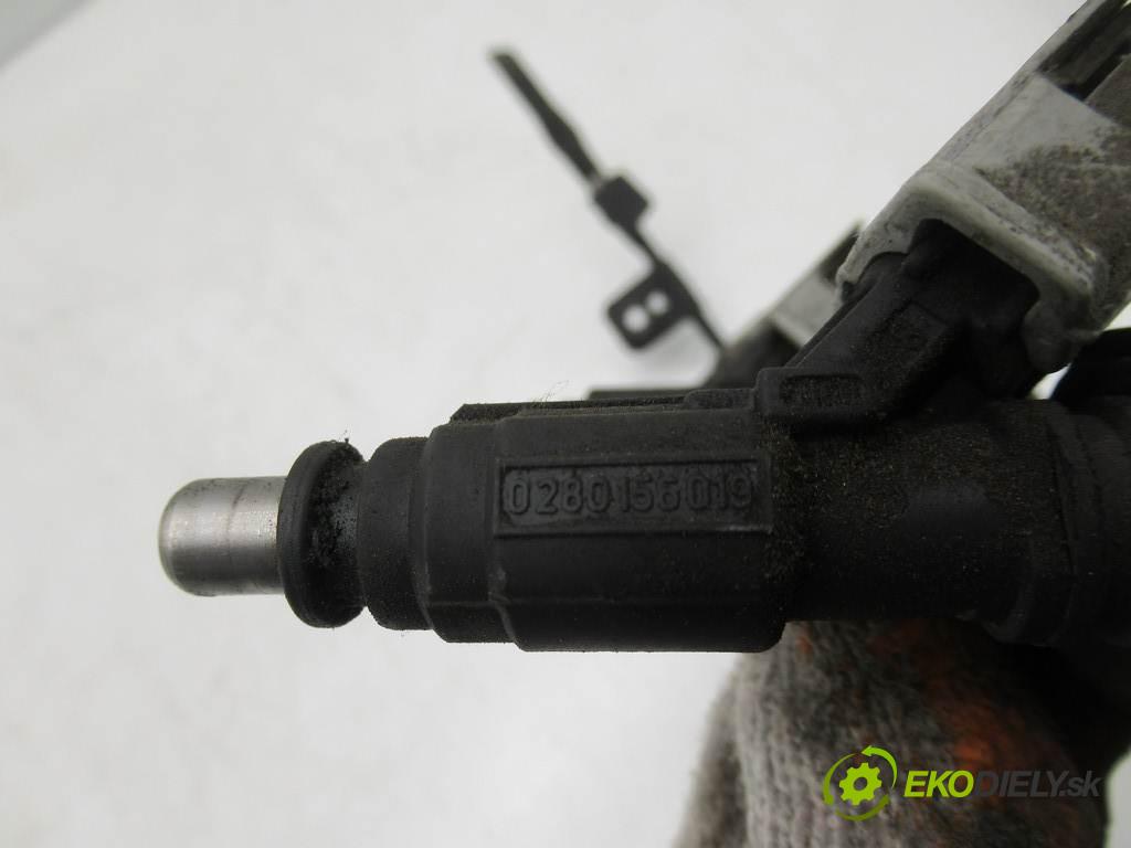 Toyota Corolla E11 LIFT  2001  LIFTBACK 5D 1.4B 97KM 99-02 1400 lišta vstřikovací vstřikovací ventily 0280155019