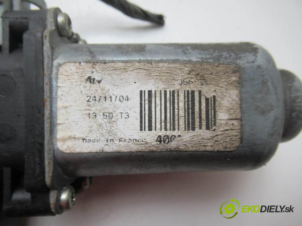 Renault Espace IV  2005  2.2DCI 150KM 02-06 2200 Motorček sťahovania okna predný pravy  (Ostatné)