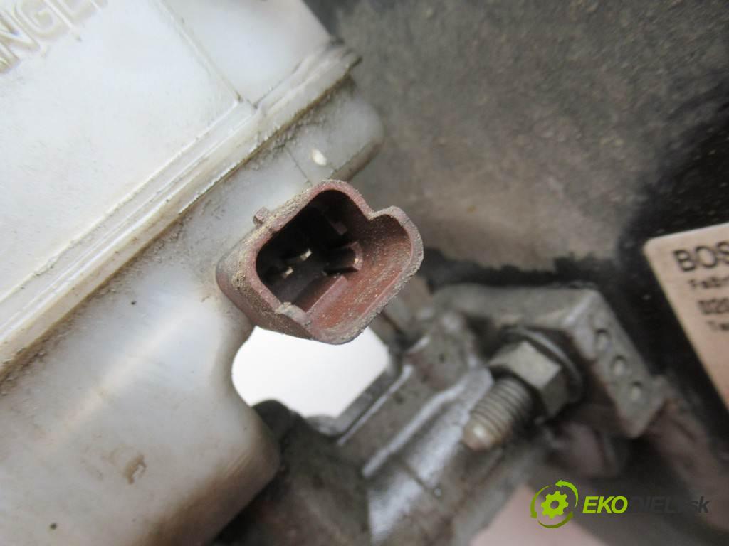 Citroen C5  2002  HATCHBACK 5D 2.0HDI 109KM 01-04 2000 Posilovač Pumpa brzdová 9640070980 (Posilňovače bŕzd)