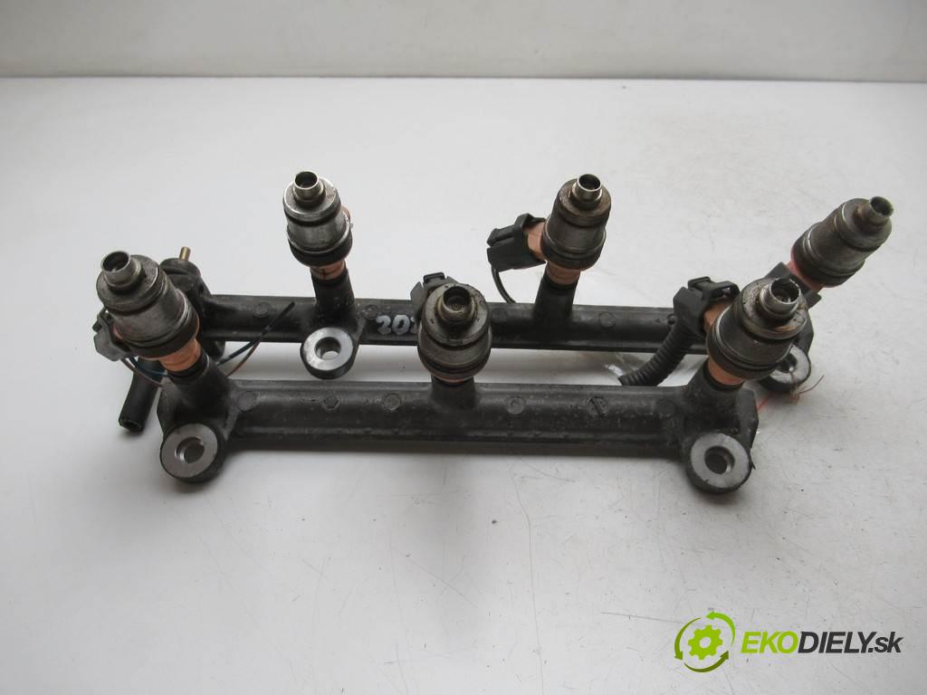 Suzuki Vitara  1995  2.0B V6 136KM 88-97 2000 lišta vstřikovací vstřikovací ventily JS28-4