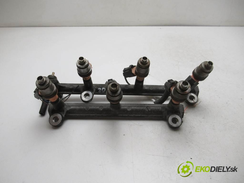 Suzuki Vitara  1995  2.0B V6 136KM 88-97 2000 lišta vstřikovací vstřikovací ventily JS28-4