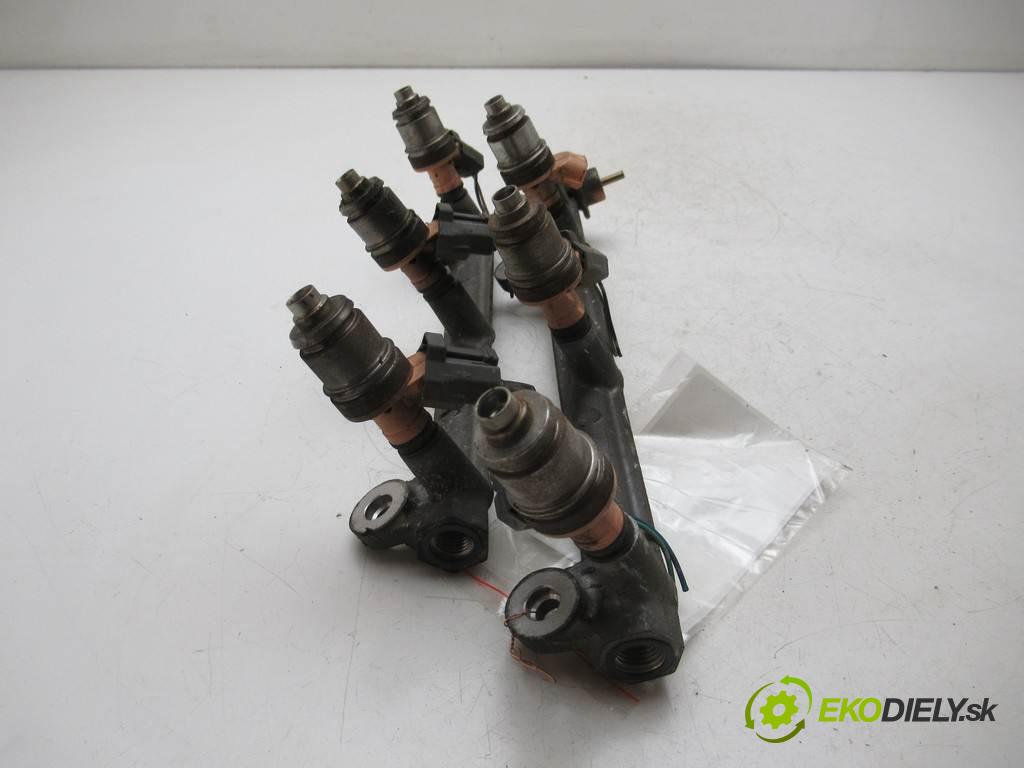 Suzuki Vitara  1995  2.0B V6 136KM 88-97 2000 lišta vstřikovací vstřikovací ventily JS28-4