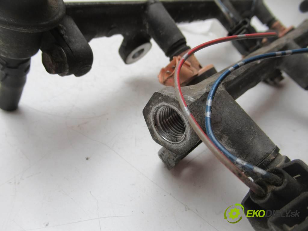 Suzuki Vitara  1995  2.0B V6 136KM 88-97 2000 lišta vstřikovací vstřikovací ventily JS28-4