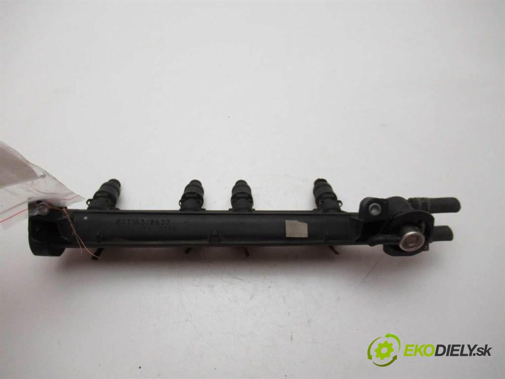 Skoda Octavia I LIFT  2002  SEDAN 4D 1.6B 101KM 00-10 1600 lišta vstřikovací vstřikovací ventily 06A133317A