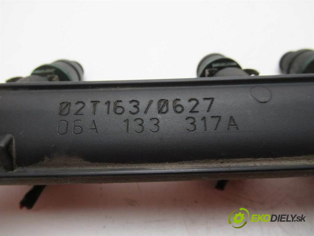 Skoda Octavia I LIFT  2002  SEDAN 4D 1.6B 101KM 00-10 1600 lišta vstřikovací vstřikovací ventily 06A133317A
