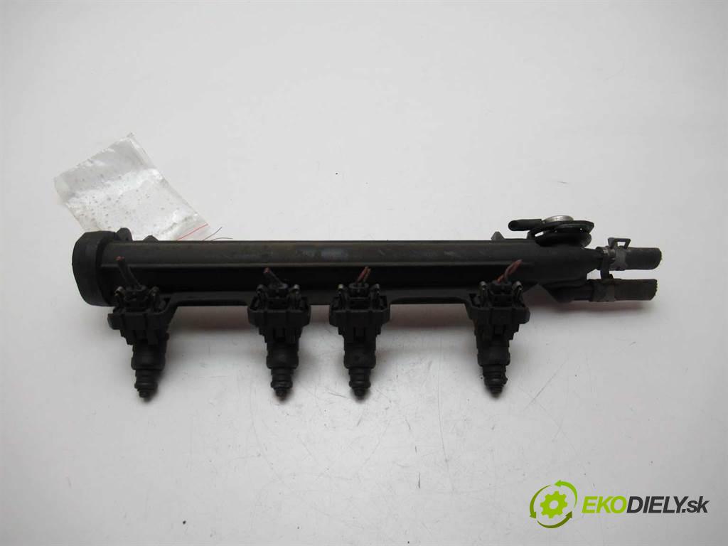 Skoda Octavia I LIFT  2002  SEDAN 4D 1.6B 101KM 00-10 1600 lišta vstřikovací vstřikovací ventily 06A133317A