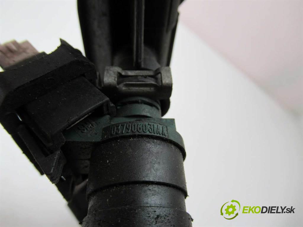 Skoda Octavia I LIFT  2002  SEDAN 4D 1.6B 101KM 00-10 1600 lišta vstřikovací vstřikovací ventily 06A133317A