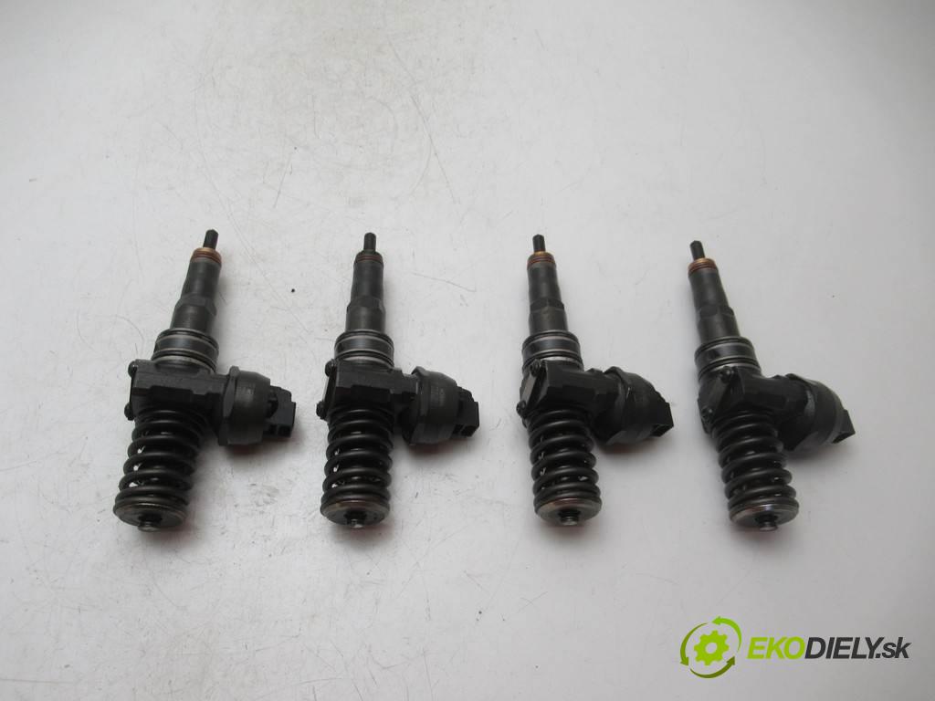 Skoda Octavia I LIFT  2006  KOMBI 5D 1.9TDI 100KM 00-10 1900 vstrekovače 0414720215 038130073AG (Vstrekovače)