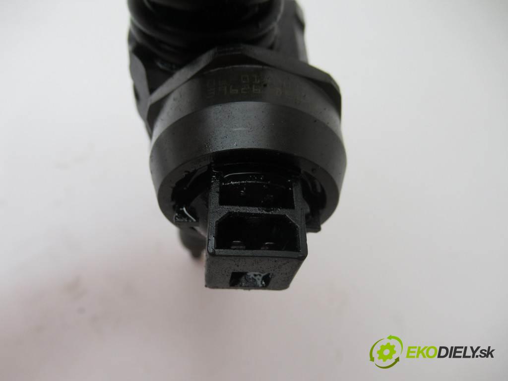 Skoda Octavia I LIFT  2006  KOMBI 5D 1.9TDI 100KM 00-10 1900 vstrekovače 0414720215 038130073AG (Vstrekovače)