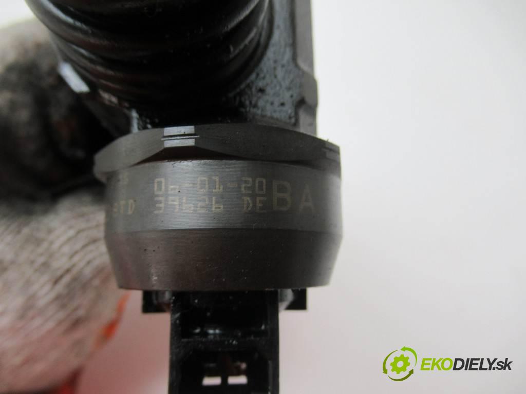 Skoda Octavia I LIFT  2006  KOMBI 5D 1.9TDI 100KM 00-10 1900 vstrekovače 0414720215 038130073AG (Vstrekovače)