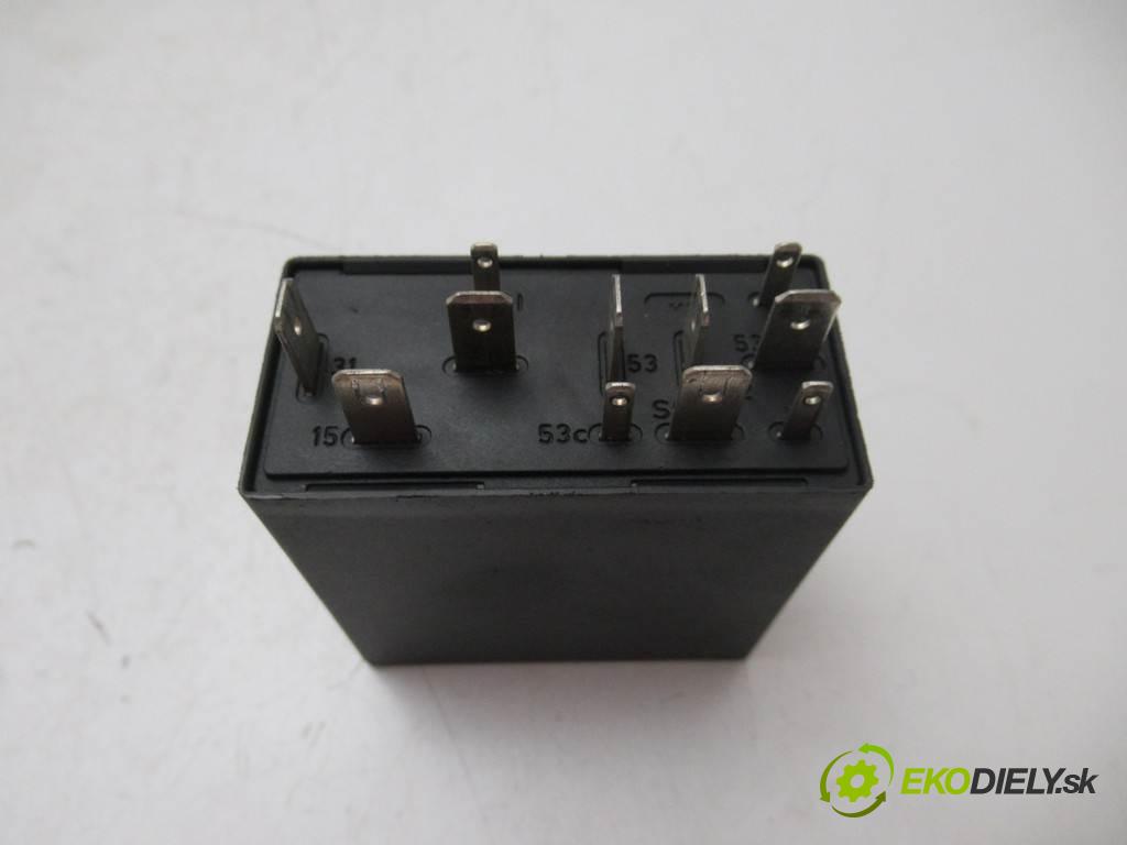 Volkswagen Bora    SEDAN 4D 1.4B 75KM 98-05  relé stieračov 4B0955531A