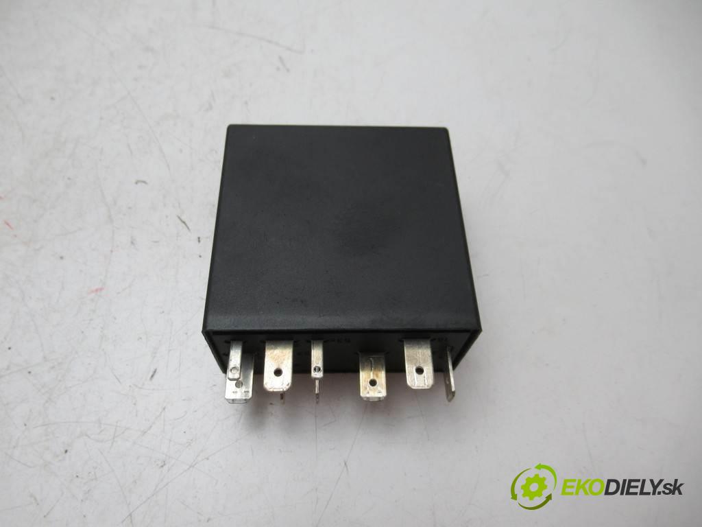 Volkswagen Bora    SEDAN 4D 1.4B 75KM 98-05  relé stieračov 4B0955531A