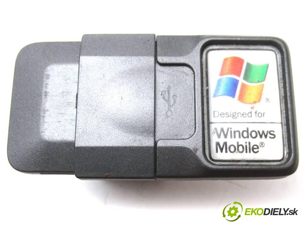 Fiat Punto Evo    HATCHBACK 5D 1.4B 77KM 09-12  zásuvka - USB 735493636