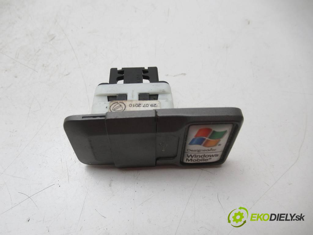 Fiat Punto Evo    HATCHBACK 5D 1.4B 77KM 09-12  zásuvka - USB 735493636