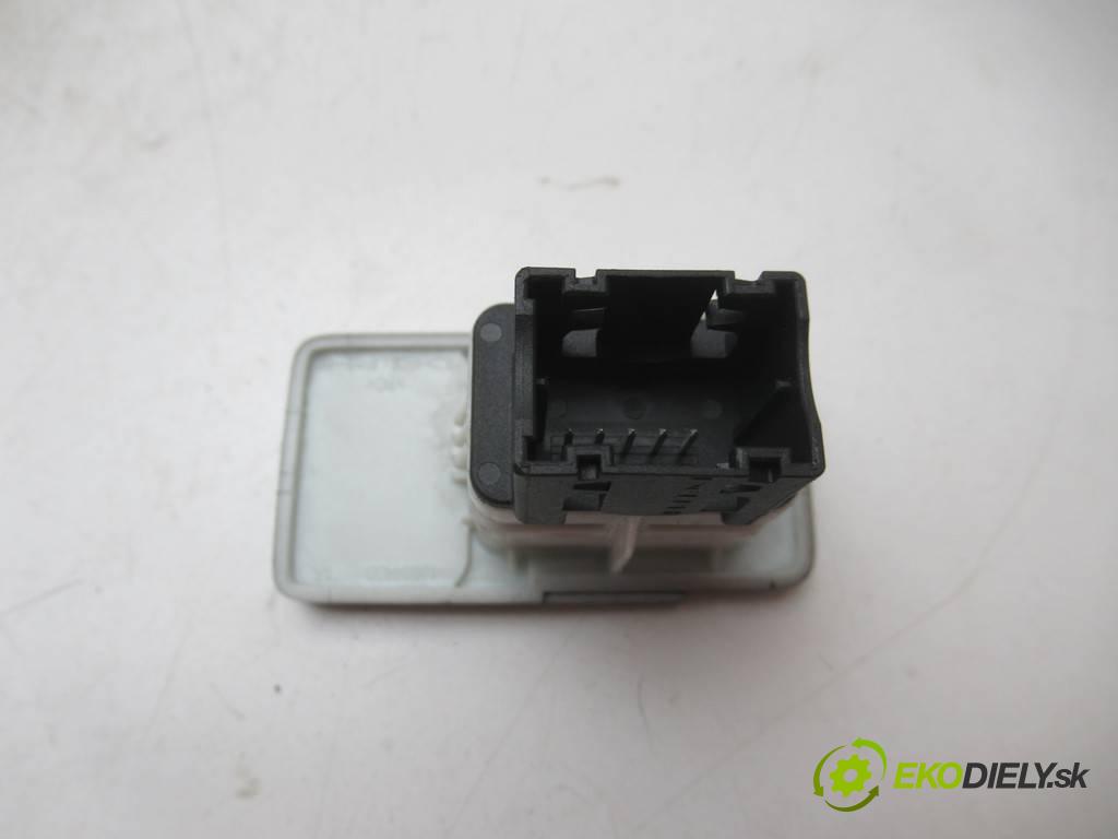 Fiat Punto Evo    HATCHBACK 5D 1.4B 77KM 09-12  zásuvka - USB 735493636