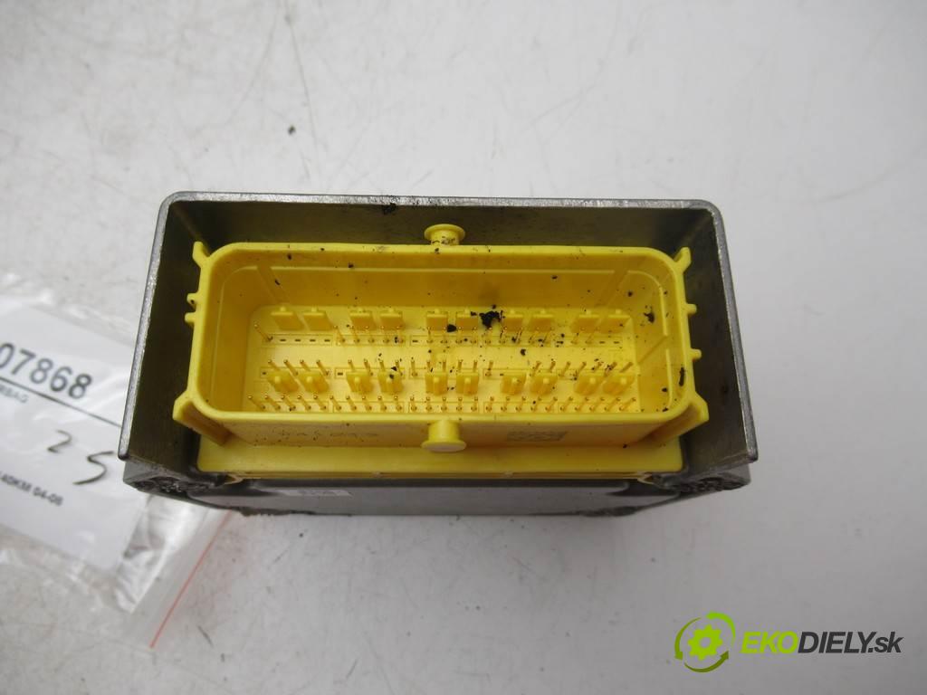 Audi A4 B7  2004 140KM KOMBI 5D 2.0TDI 140KM 04-08 2000 senzor airbag 8E0959655G (Snímače)