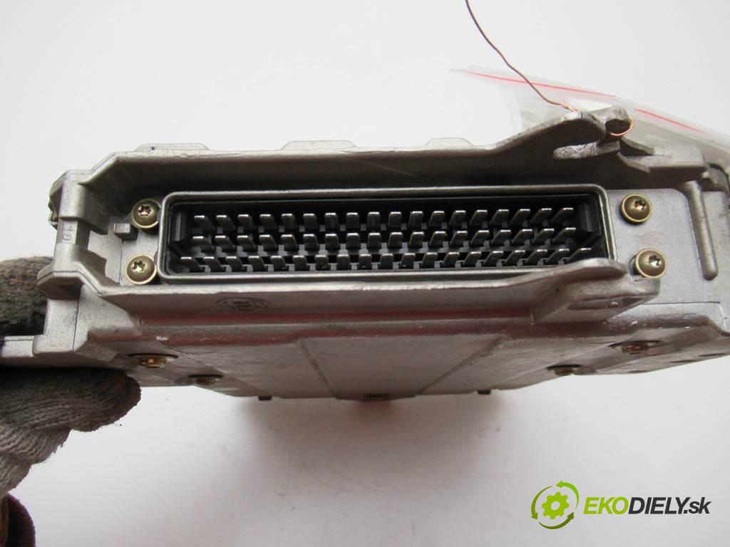 SCANIA 2 - series 1980 - 1998    112 E/305  riadiaca jednotka Motor 0281001322 (Riadiace jednotky)