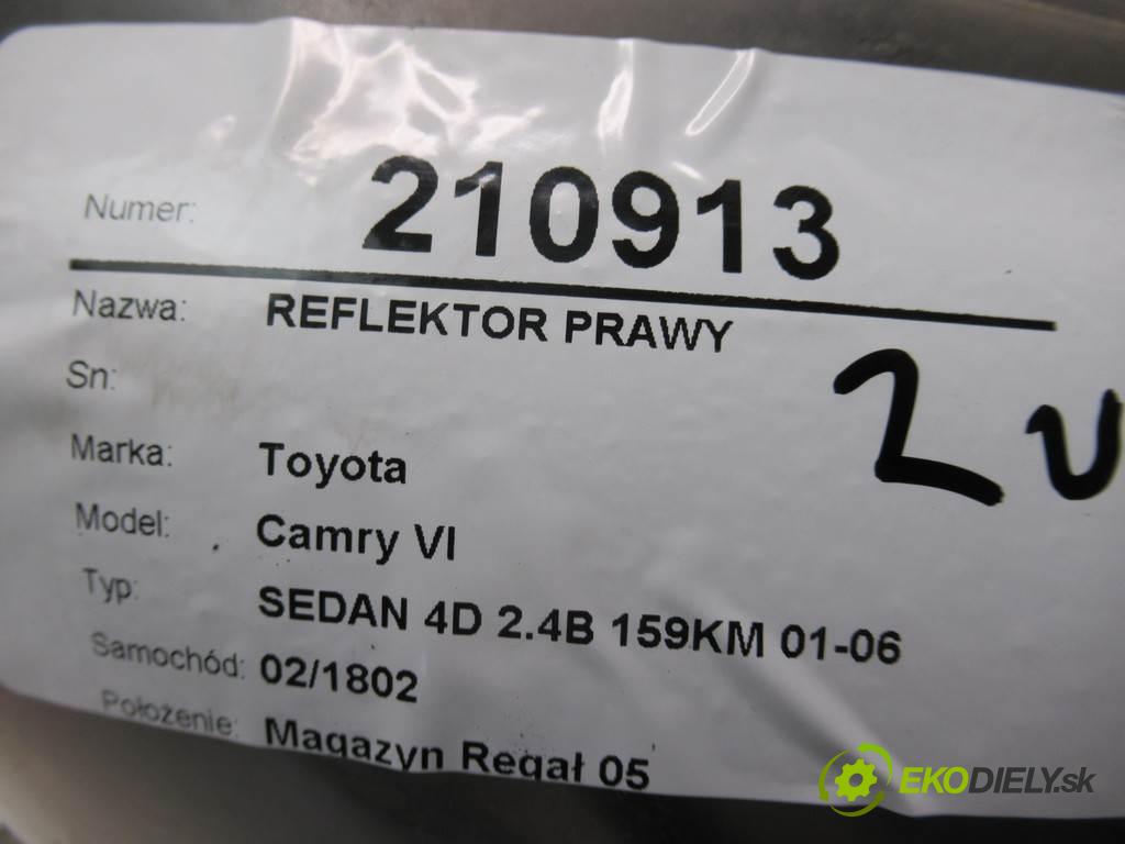 Toyota Camry VI  2004  SEDAN 4D 2.4B 159KM 01-06 2400 světlomet pravý