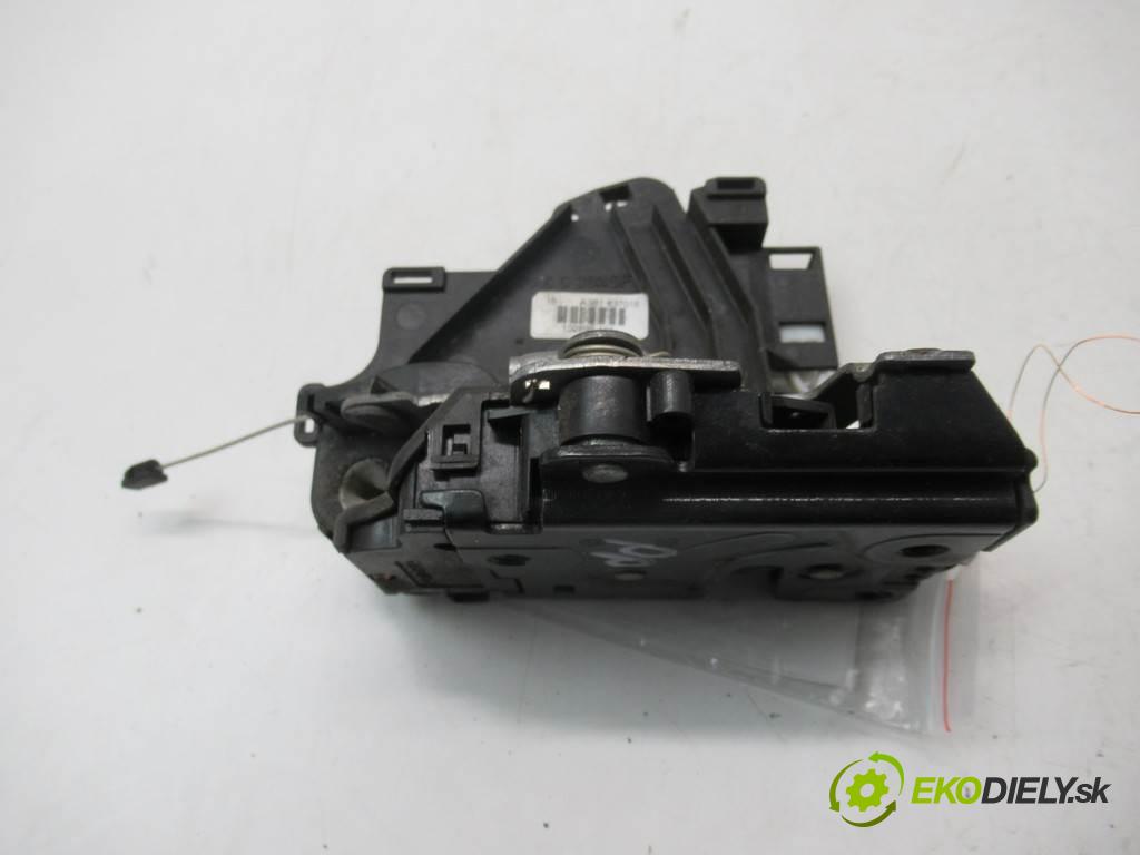Seat Ibiza III 6L  2006  HATCHBACK 3D 1.2B 70KM 02-08 1200 zámok predný pravy 3B1837016