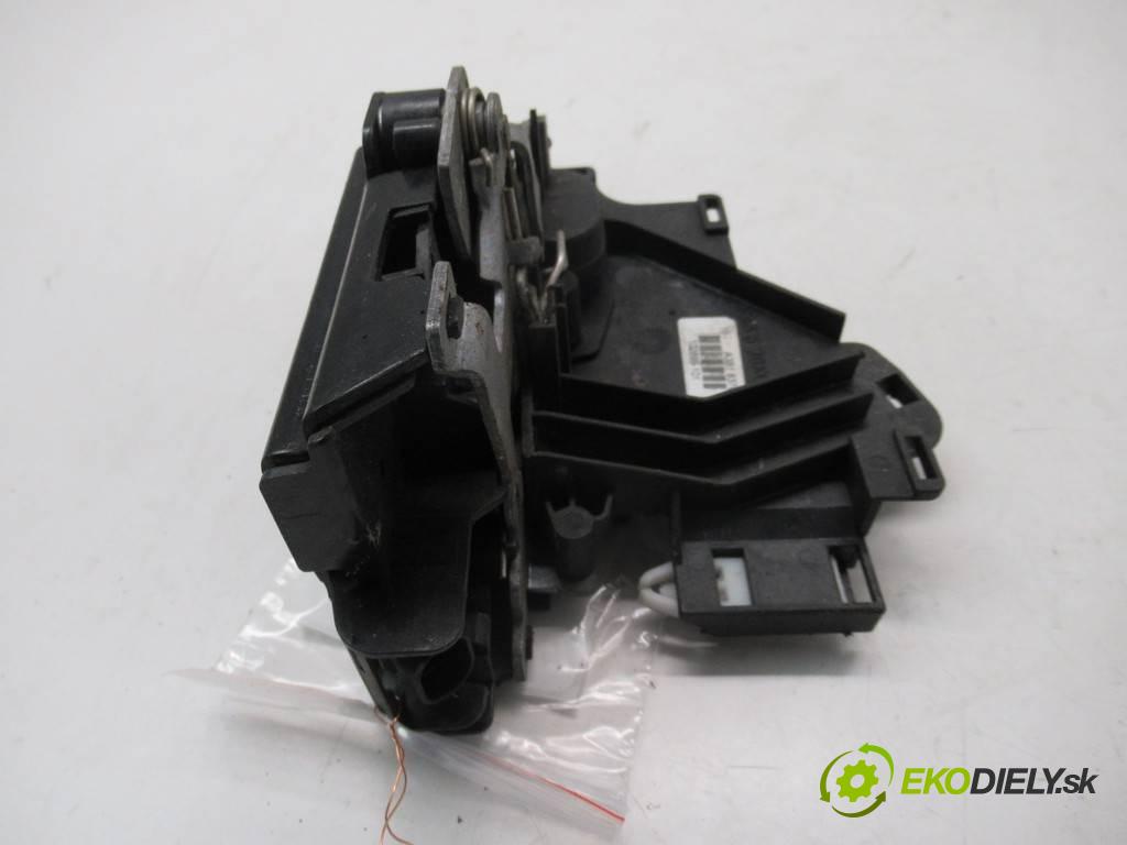Seat Ibiza III 6L  2006  HATCHBACK 3D 1.2B 70KM 02-08 1200 zámok predný pravy 3B1837016
