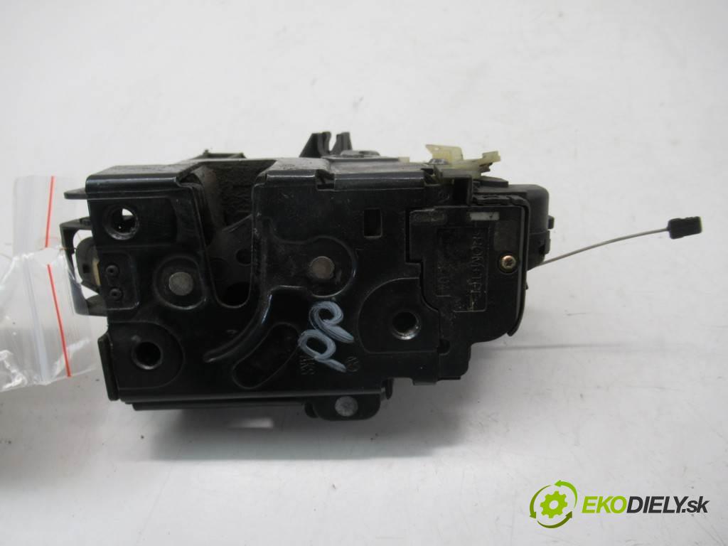 Seat Ibiza III 6L  2006  HATCHBACK 3D 1.2B 70KM 02-08 1200 zámok predný pravy 3B1837016