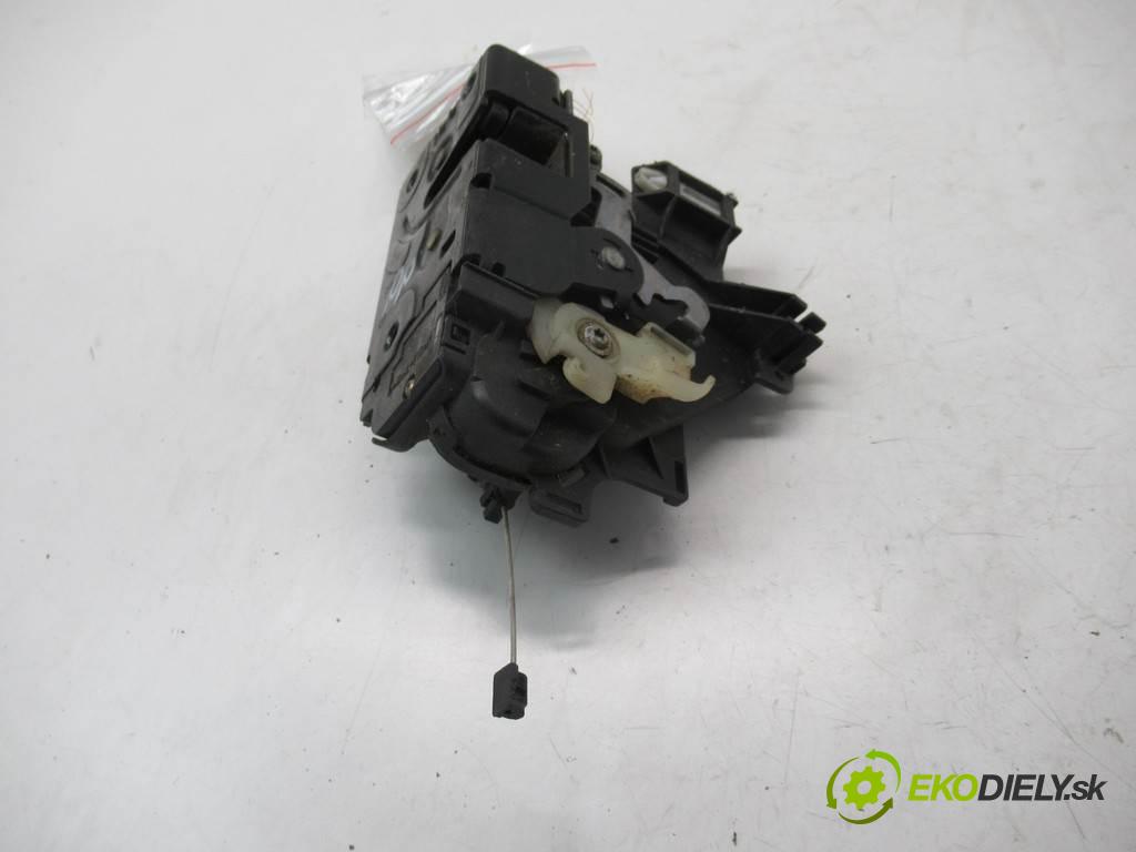 Seat Ibiza III 6L  2006  HATCHBACK 3D 1.2B 70KM 02-08 1200 zámok predný pravy 3B1837016