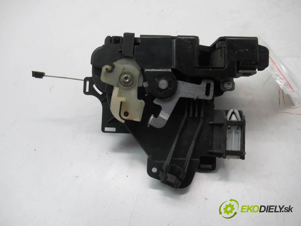 Seat Ibiza III 6L  2006  HATCHBACK 3D 1.2B 70KM 02-08 1200 zámok predný pravy 3B1837016