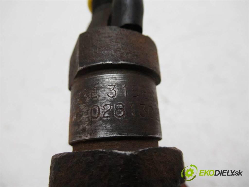 Volkswagen Transporter IV T4  1996  2.4D 78KM 90-03 2400 vstřikovací ventily 028130201P