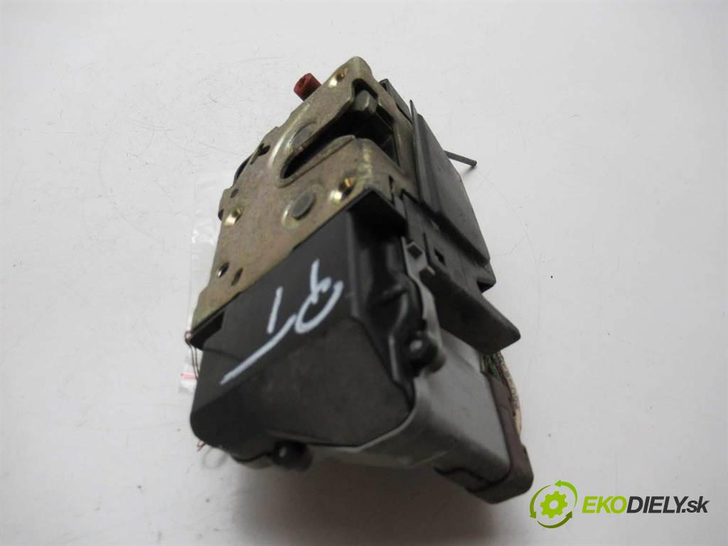 Citroen Xsara Picasso LIFT  2005  1.6B 110KM 04-10 1600 zámok zad pravy