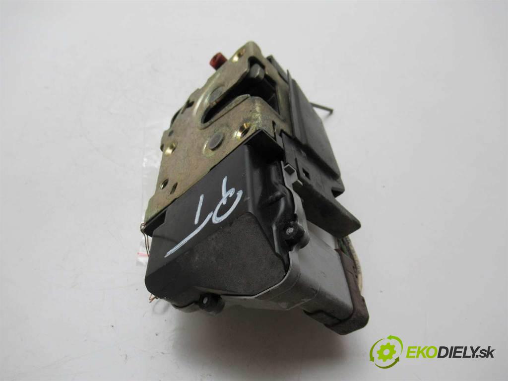 Citroen Xsara Picasso LIFT  2005  1.6B 110KM 04-10 1600 zámok zad pravy