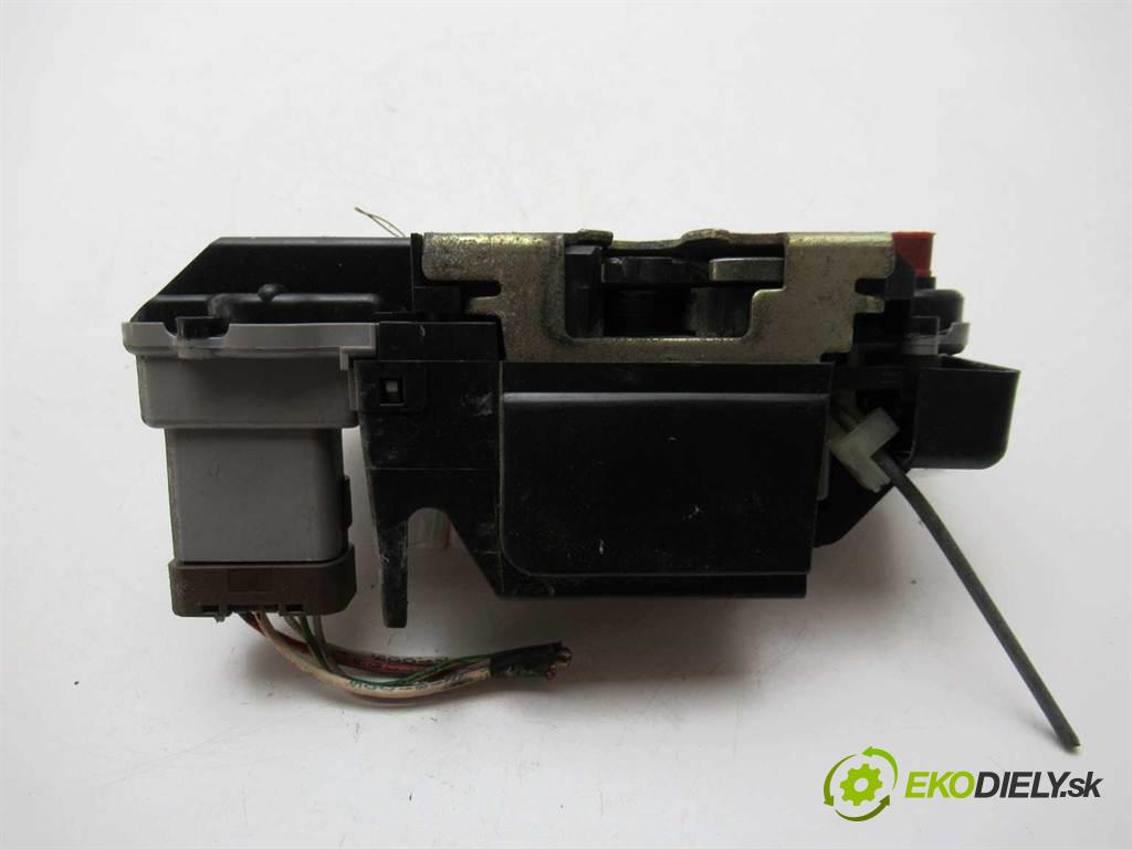 Citroen Xsara Picasso LIFT  2005  1.6B 110KM 04-10 1600 zámok zad pravy