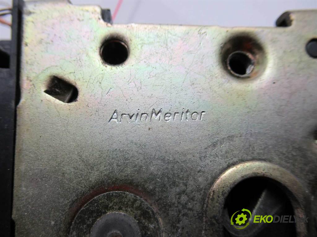 Citroen Xsara Picasso LIFT  2005  1.6B 110KM 04-10 1600 zámok zad pravy