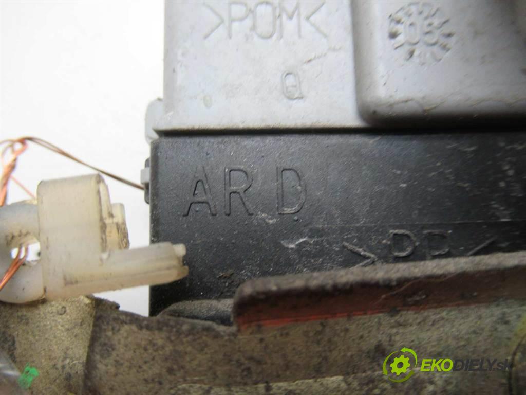 Citroen Xsara Picasso LIFT  2005  1.6B 110KM 04-10 1600 zámok zad pravy