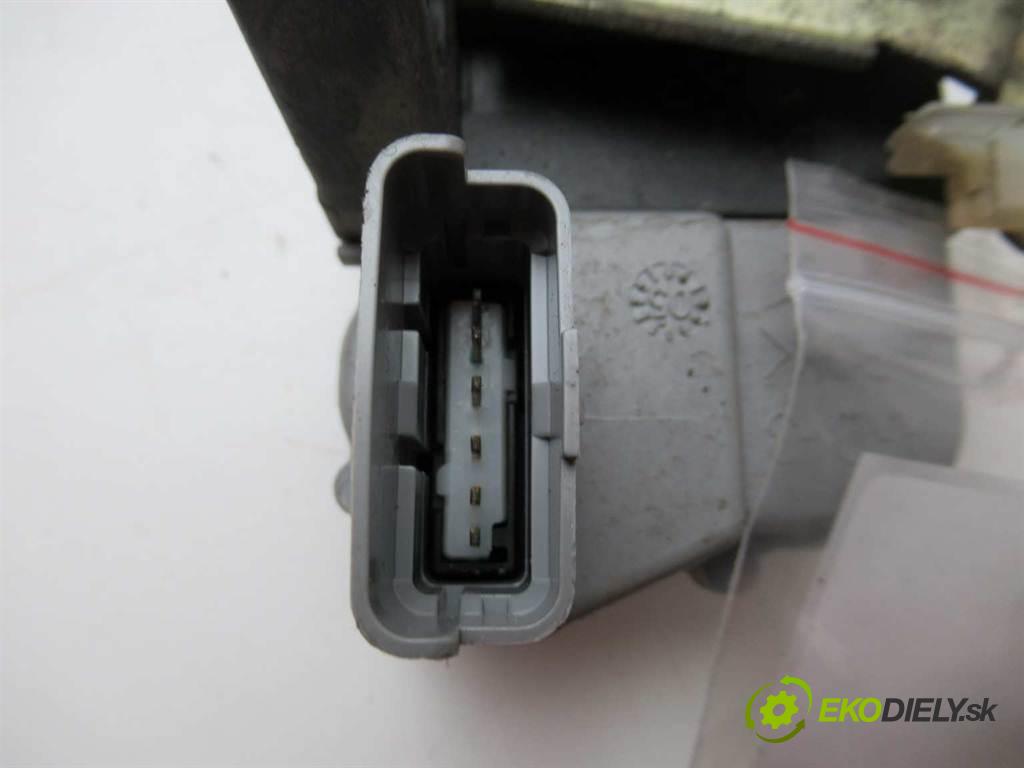 Citroen Xsara Picasso LIFT  2005  1.6B 110KM 04-10 1600 zámok zad pravy