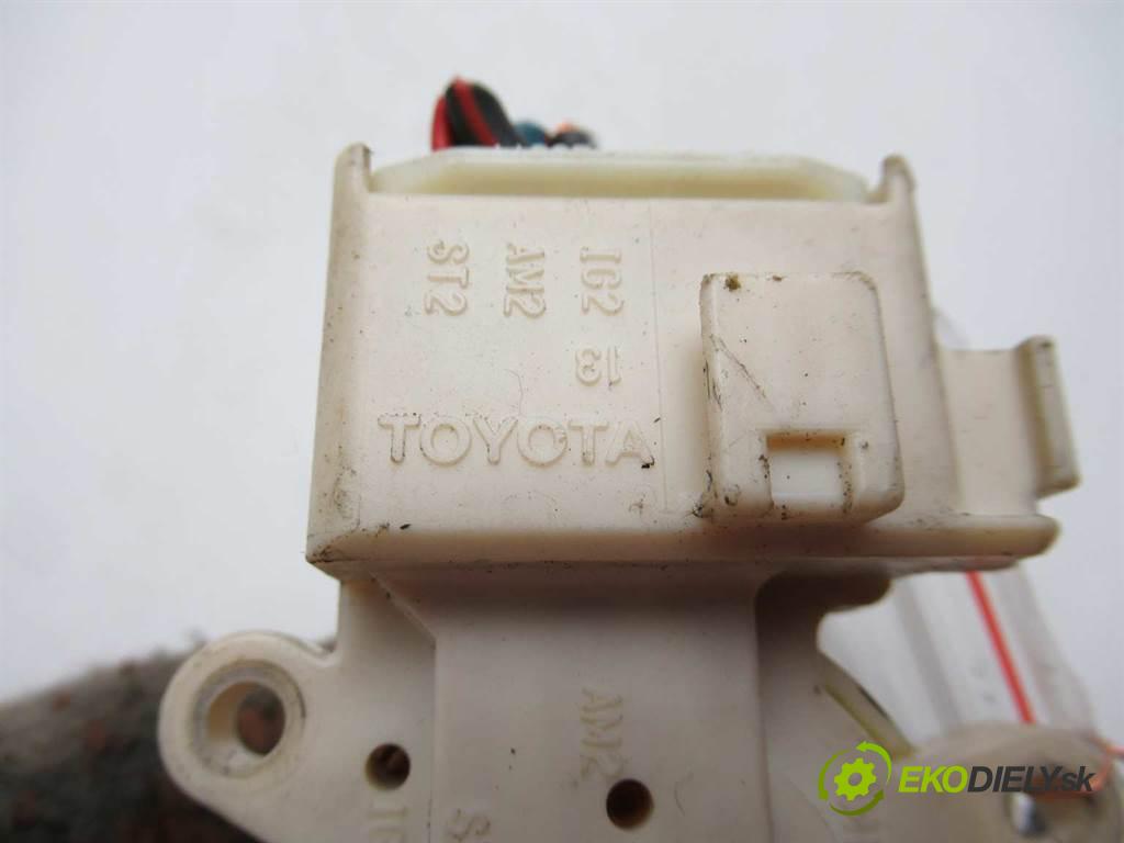 Toyota Corolla E11  1998  HATCHBACK 3D 1.4B 86KM 97-02 1400 kostka vložka spínací skříňky  (Spínací skříňky a klíče)