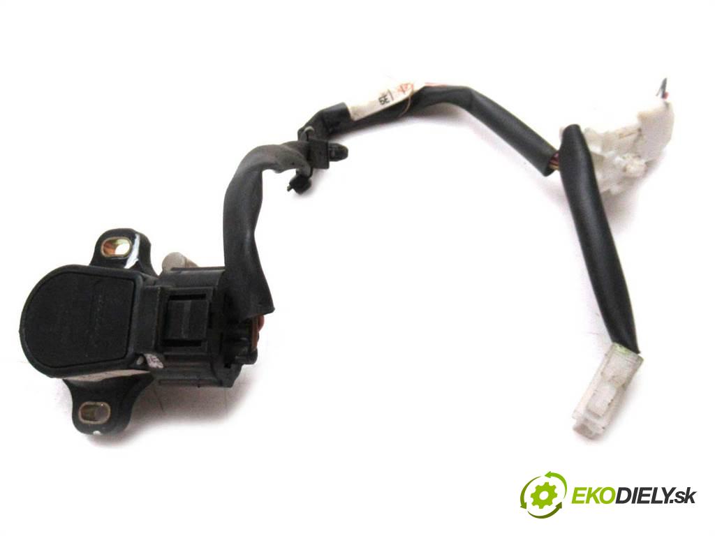 Mazda Premacy  2004  2.0TD 101KM 99-05 2000 Potenciometer plynového pedálu CB05-41-AC0 (Pedále)