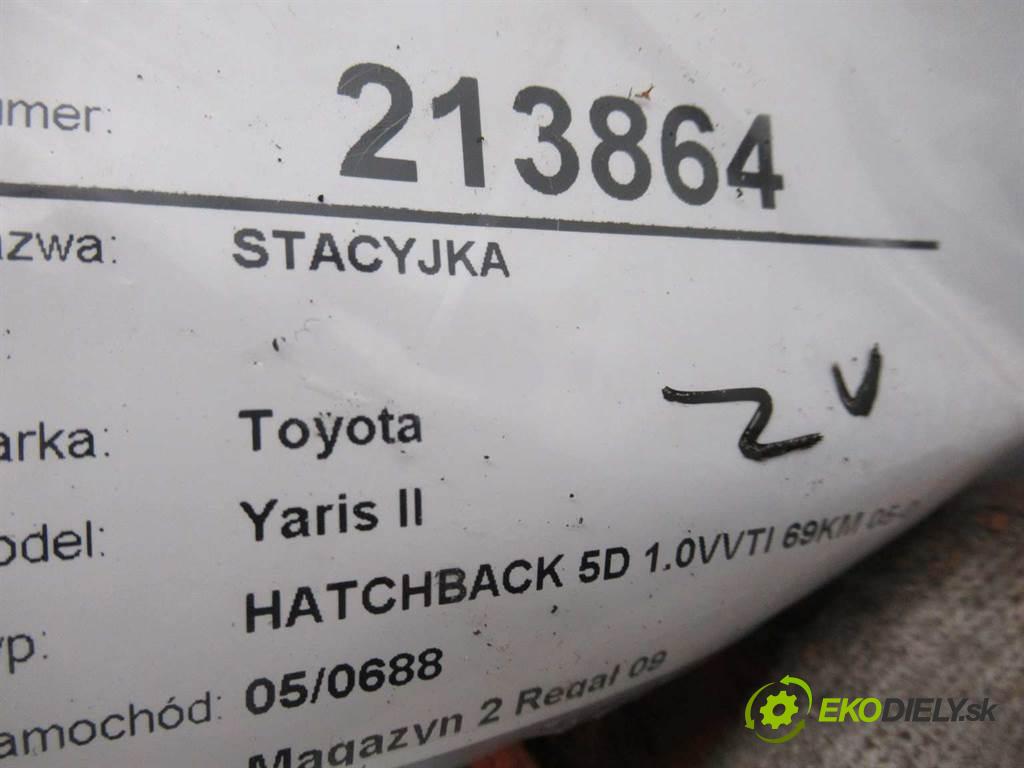 Toyota Yaris II  2007 51 kw HATCHBACK 5D 1.0VVTI 69KM 05-09 1000 spínačka  (Spínací skříňky a klíče)