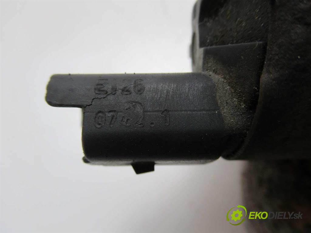 Ford Focus II  2006  KOMBI 5D 1.8TDCI 115KM 04-11 1800 Regulátor tlaku paliva  (Ostatné)