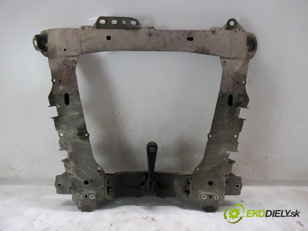 Renault Clio II LIFT  2003 48 kw HATCHBACK 5D 1.5DCI 65KM 01-05 1500 výztuha pod motor  (Výztuhy přední)