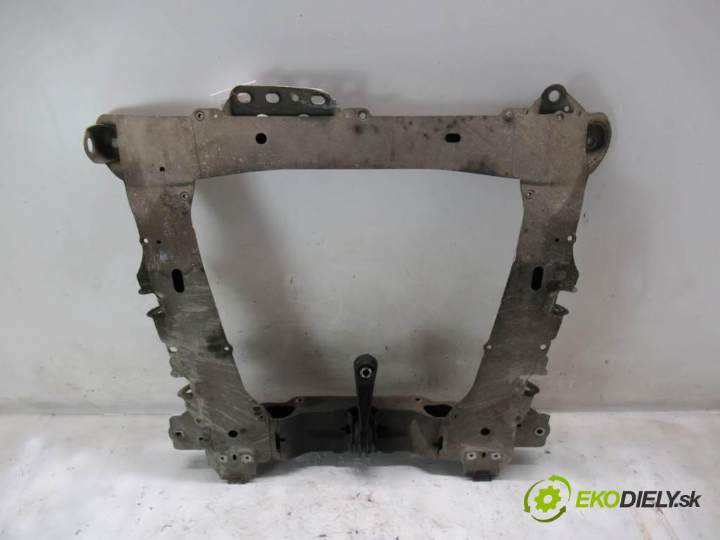 Renault Clio II LIFT  2003 48 kw HATCHBACK 5D 1.5DCI 65KM 01-05 1500 výztuha pod motor  (Výztuhy přední)