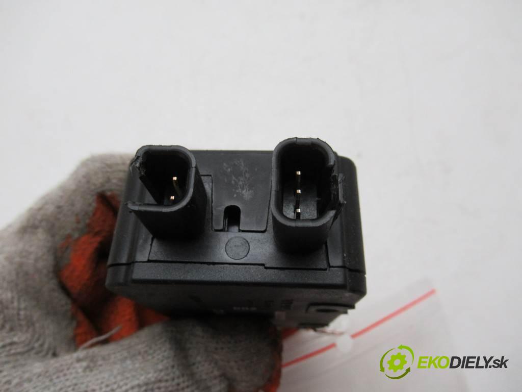 Mercedes-Benz W414 Vaneo  2004  1.9B 125KM 01-05 1900 Teleskop zámku dverí 406205201 (Ostatné)