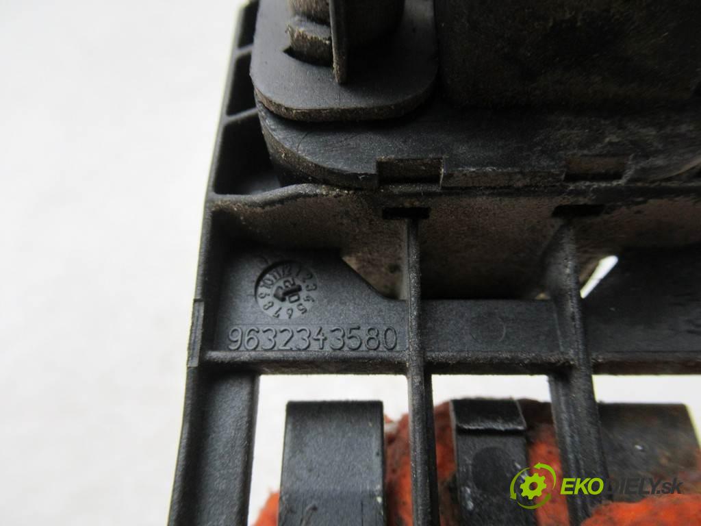 Peugeot 607  2003  SEDAN 4D 2.2HDI 133KM 99-10 2200 Kľučka zadnej dverí 9632343580