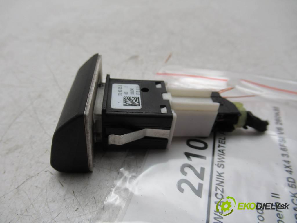 Skoda Superb II  2010  LIFTBACK 5D 4X4 3.6FSI V6 260KM 08-13 3600 Spínač svetiel výstražných (núdzových) 3T0953235D (Prepínače, spínače, tlačidlá a ovládače kúrenia)