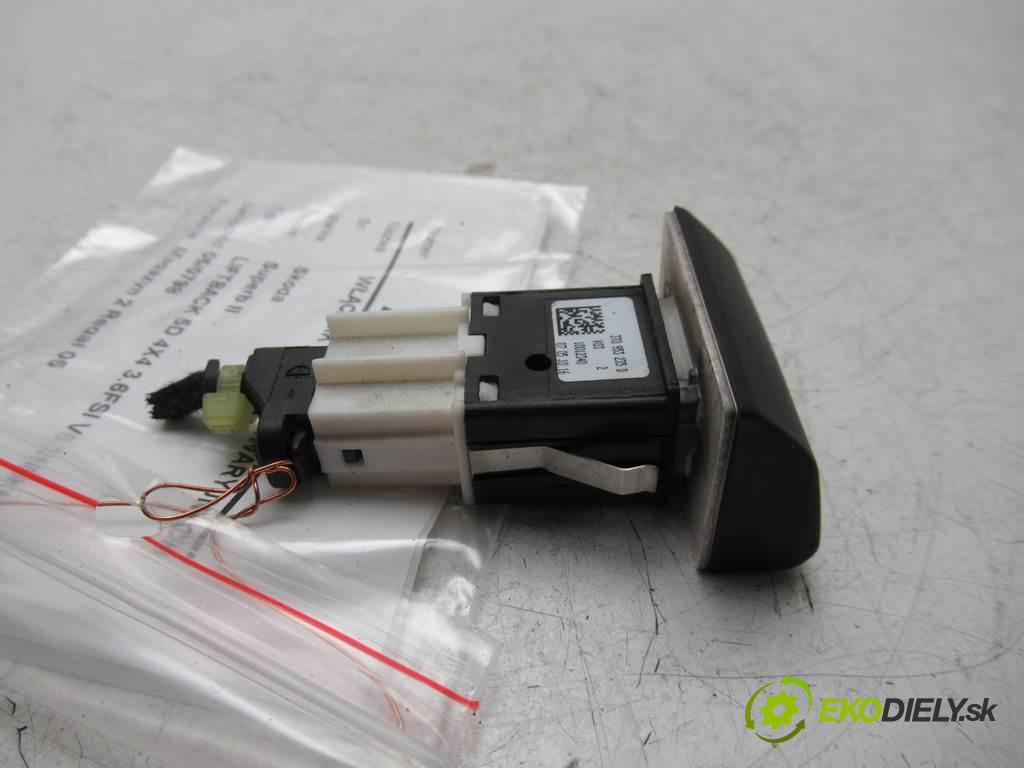 Skoda Superb II  2010  LIFTBACK 5D 4X4 3.6FSI V6 260KM 08-13 3600 Spínač svetiel výstražných (núdzových) 3T0953235D (Prepínače, spínače, tlačidlá a ovládače kúrenia)