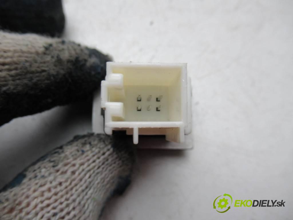 Skoda Superb II  2010  LIFTBACK 5D 4X4 3.6FSI V6 260KM 08-13 3600 Spínač svetiel výstražných (núdzových) 3T0953235D (Prepínače, spínače, tlačidlá a ovládače kúrenia)