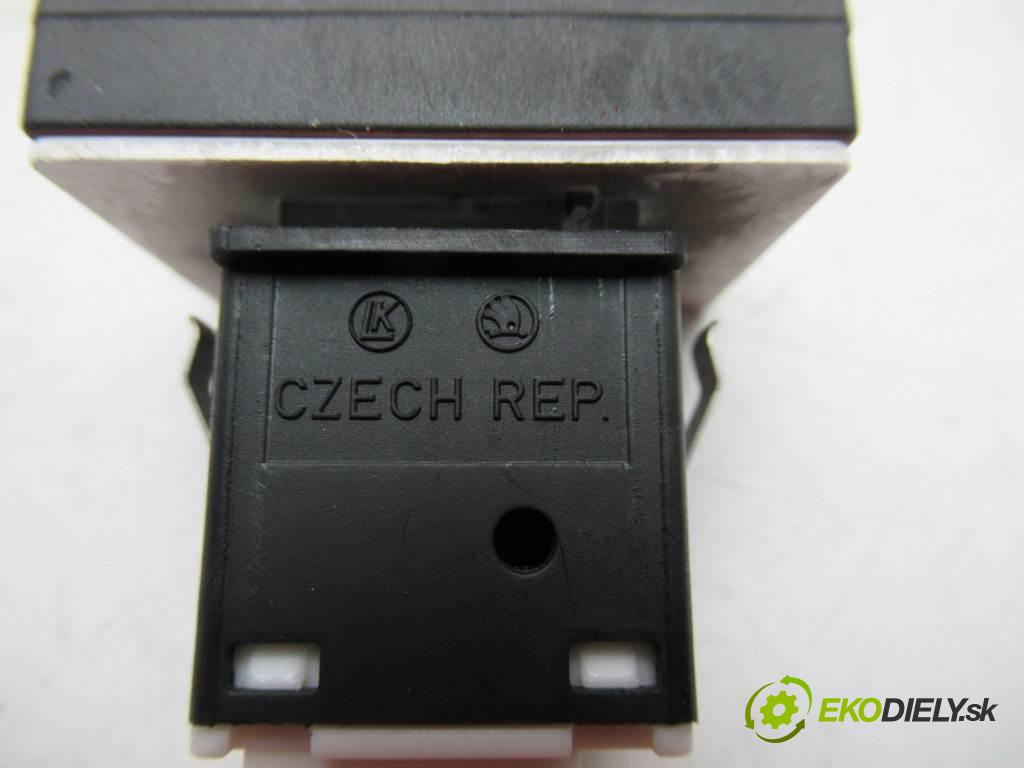 Skoda Superb II  2010  LIFTBACK 5D 4X4 3.6FSI V6 260KM 08-13 3600 Spínač svetiel výstražných (núdzových) 3T0953235D (Prepínače, spínače, tlačidlá a ovládače kúrenia)