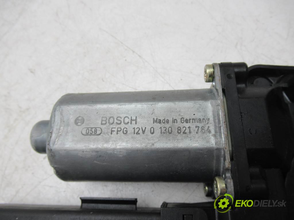 Audi A4 B6  2002  KOMBI 5D 2.0FSI 150KM 00-04 2000 Motorček sťahovania okna predný pravy 8E1959802B (Ostatné)