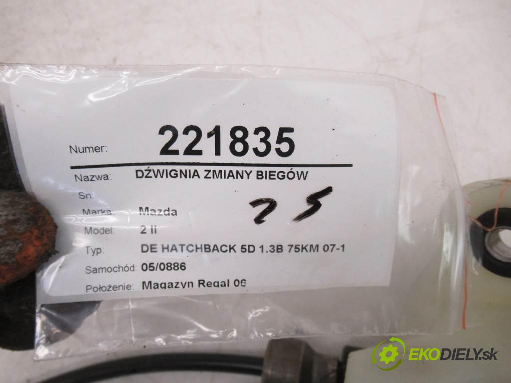 Mazda 2 II  2008  DE HATCHBACK 5D 1.3B 75KM 07-10 1300 Kulisa - -  (Rýchlostné páky / kulisy)