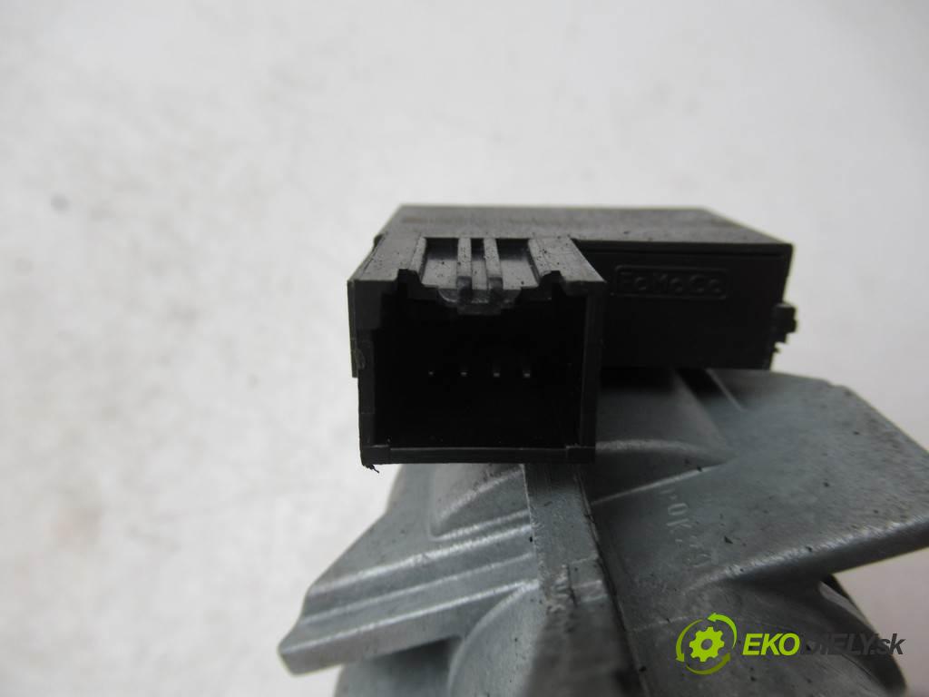 Ford Focus II LIFT  2011  HATCHBACK 5D 1.6TDCI 90KM 04-11 1600 spinačka 3M51-3F880-AE (Spínacie skrinky a kľúče)