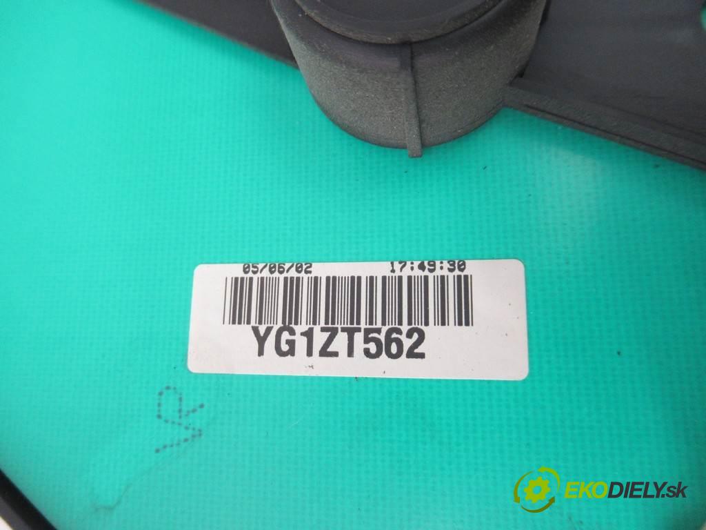 Peugeot 206 SW  2002 66 kw KOMBI 5D 2.0HDI 90KM 98-06 2000 Prístrojovka 9648095080 (Prístrojové dosky, displeje)